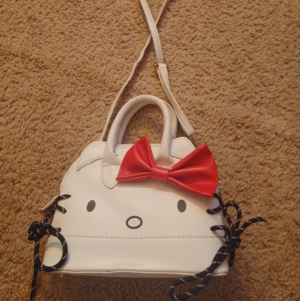 Hello Kitty White and Red Handbag
